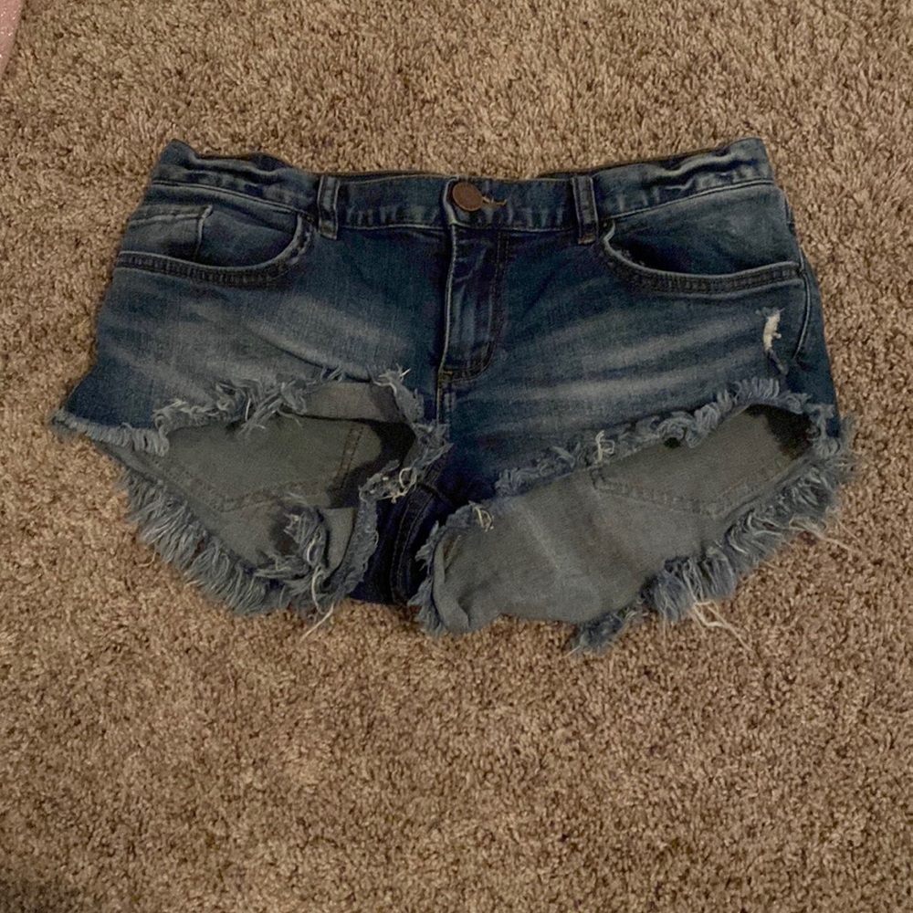 O’Neill low rise, short jean shorts